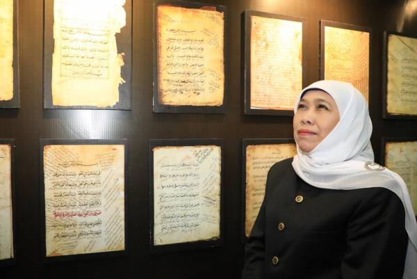 Khofifah Tutup Pameran dan Seminar Naskah Kuno Ulama Indonesia