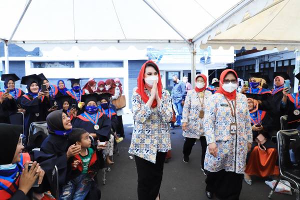 Arumi Bachsin Harap Setiap Orang Tua Miliki Insting Dasar Bentuk Anak Hebat