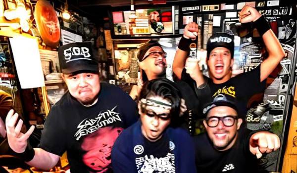 Peti Ricky Siahaan Dipenuhi Stiker sebagai Tanda Cinta dari Komunitas Musik