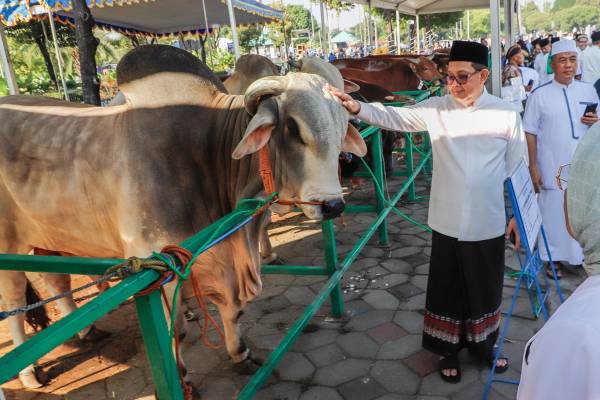 Pemprov Jatim Klaim Ekonomi Membaik Seiring dengan Peningkatan Kesalehan Sosial Masyarakat