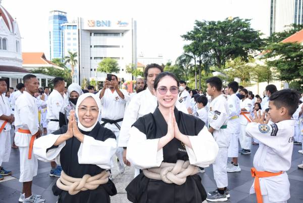 Arumi Sapa Dan Beri Semangat Ratusan Kenshi