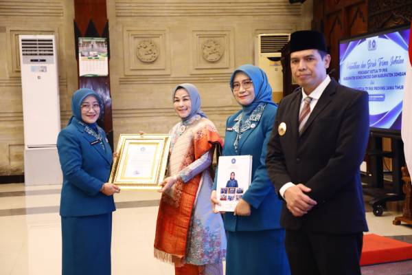 Pj. Ketua TP PKK Jatim Lantik Pj. Ketua TP PKK Bondowoso dan Jombang