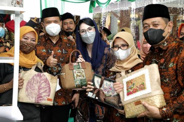 Arumi Ajak Dekranasda Blitar Tingkatkan Daya Saing dan Pemasaran Produk Kerajinan dan UMKM