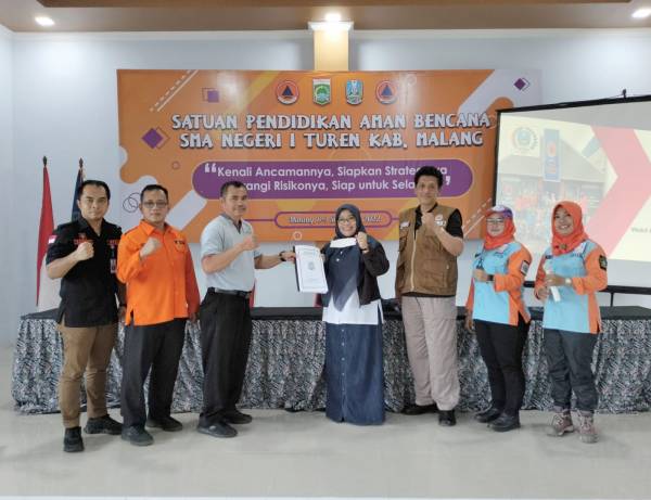 Waka Komisi E Hikmah Bafaqih Support Peserta SPAB di SMAN 1 Turen Malang