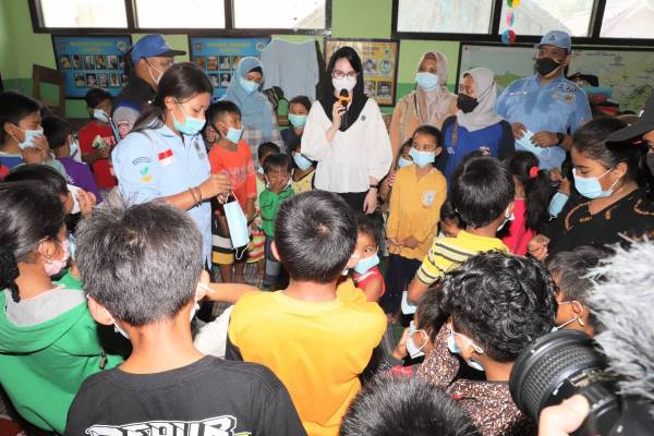 Pemprov Jatim Beri Trauma Healing Bagi Pengungsi Korban APG Semeru