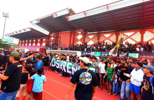 Bonek Penuhi Lapangan THOR, Persebaya Siap Tempur Hadapi Arema FC