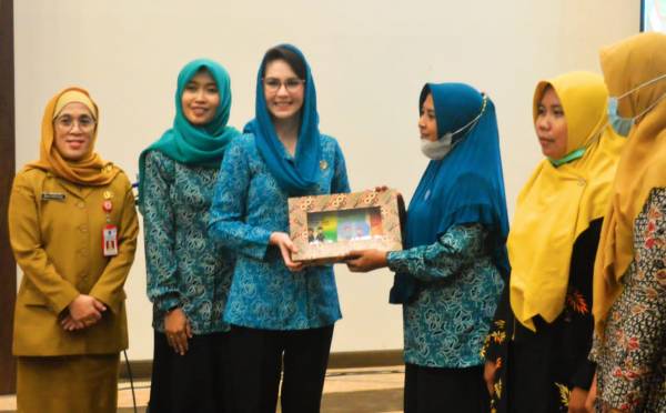 Sebut Pernikahan Dini Merenggut Hak Anak, Arumi Nyatakan Pemprov Jatim Sudah Siapkan Program Pencegahan