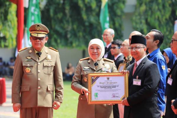 Pimpin Apel Menyongsong Bulan K3 Tahun 2024, Gubernur Khofifah Ajak Dudika Budayakan K3 Demi Keberlangsungan Usaha dan Peningkatan Produktivitas