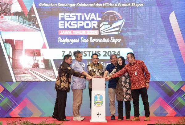 Pj. Gubernur Jatim Lepas Ekspor Produk Unggulan Jatim ke Empat Negara