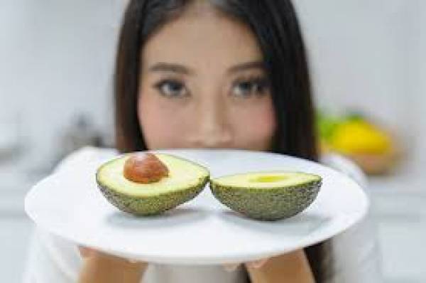 Manfaat Rutin Makan Alpukat Saat Diet