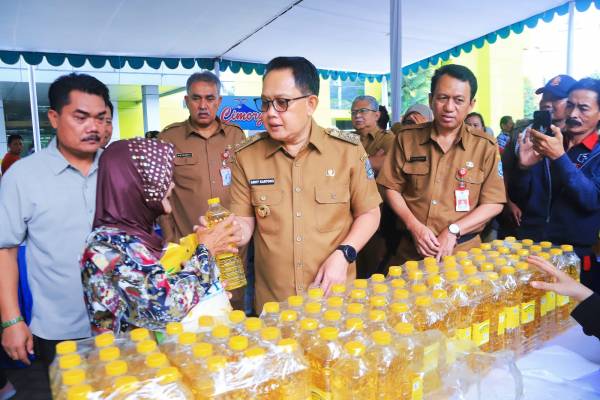 Jelang Idul Fitri 2024, Pj. Gubernur Jatim Pastikan Stok dan Harga Bahan Pokok di Jatim Stabil
