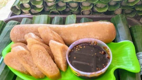 Rasakan Gurihnya Bonggolan, Camilan Tradisional Khas Gresik
