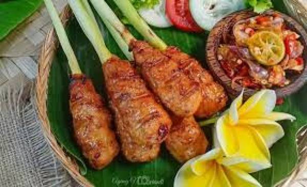 Pedas Gurih Sate Lilit Ayam Khas Bali