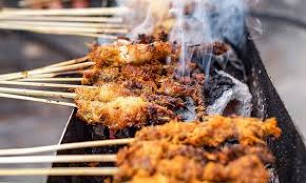 Sate Klopo, Sate Bumbu Serundeng Khas Surabaya