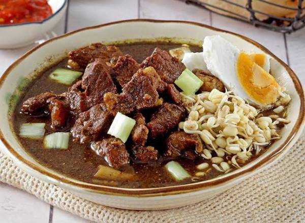 Sejak 1971, Rumah Makan Ini Sajikan Rawon dan Rujak Cingur Autentik