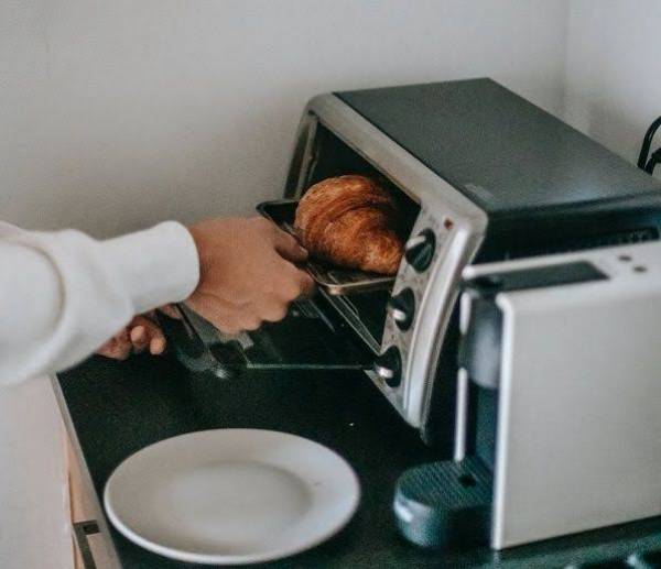 Alasan Makanan yang Dimasak di Microwave Tak Boleh Diberi Garam