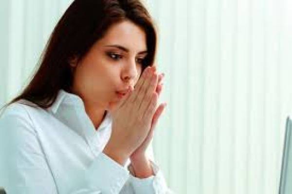 Perempuan Lebih Mudah Kedinginan saat Bekerja