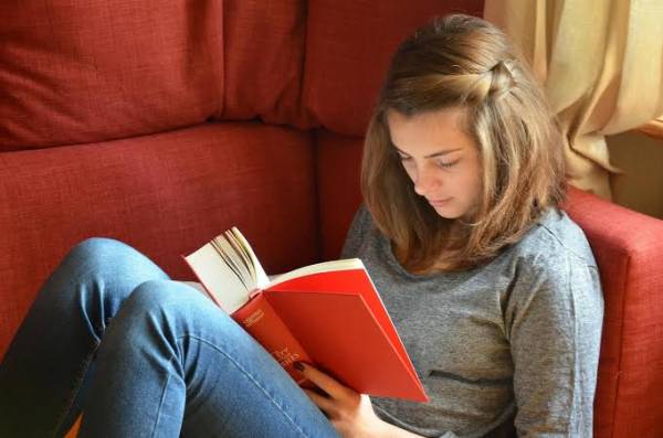 Membaca Buku Setiap Hari Bisa Bikin Sehat dan Panjang Umur