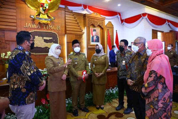 Khofifah Ajak Kendalikan Inflasi Agar Nilai Rupiah Tidak Menurun