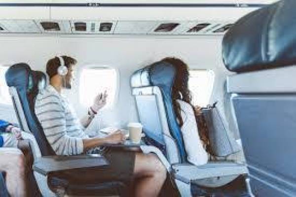 Sebaiknya Tak Pakai Celana Pendek Saat Naik Pesawat, Ini Alasannya