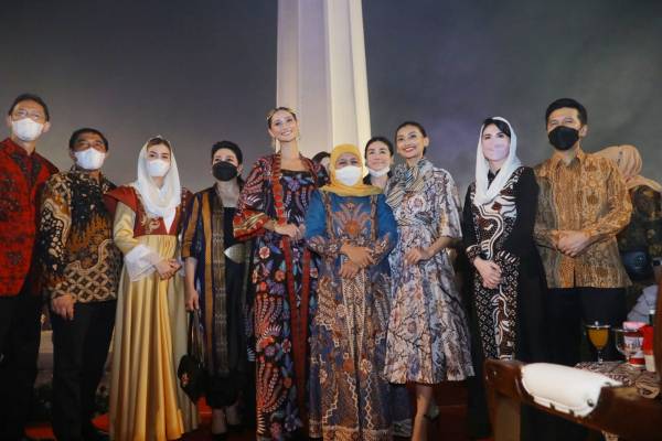 Parade Busana Canthing Jawi Wetan Sukses Buat Batik Jatim Naik Kelas