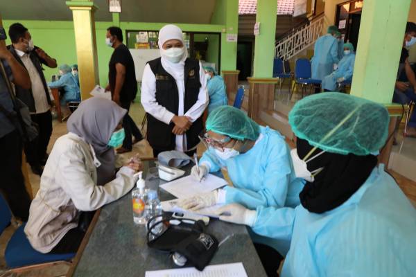 Hari Perawat Nasional Tahun 2022, Khofifah: Terima Kasih atas Seluruh Dedikasi Mewujudkan Pelayanan Kesehatan yang Terbaik Penanganan Covid 19 di Jatim