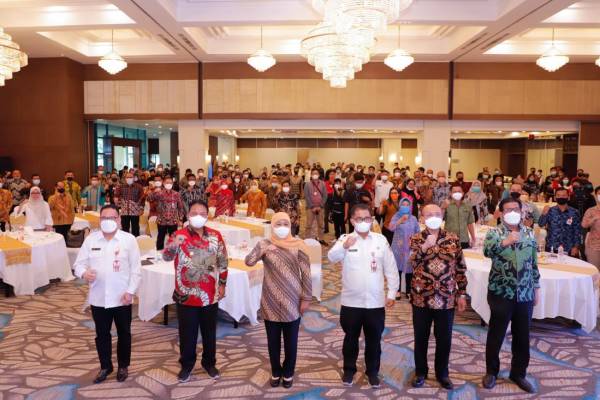 Sambut Baik Aplikasi E-Perda, Gubernur Khofifah: Pusat Daerah Jauh Lebih Kompak