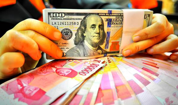 Dolar AS Menguat, Rupiah Tertekan hingga Dekati Rp 17.000