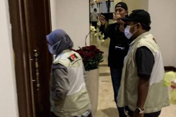 Ruang Kerja Gubernur dan Wagub Jatim Digeledah KPK!