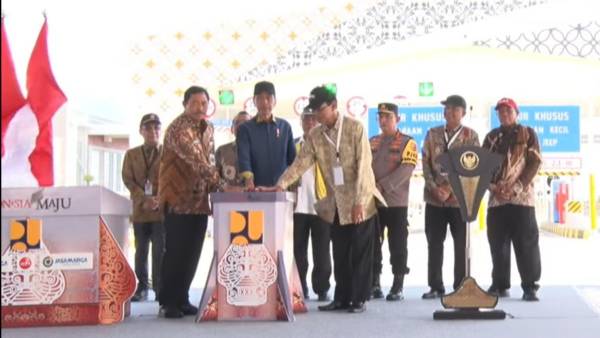 Tingkatkan Konektivitas dan Efisiensi Waktu, Presiden Resmikan Jalan Tol Ruas Solo-Yogyakarta Seksi I Kartasura-Klaten