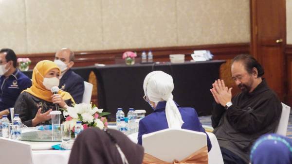 Di Depan Surya Paloh, Gubernur Khofifah Jelaskan  Pertumbuhan Ekonomi  dan Penurunan Kemiskinan  di Jatim