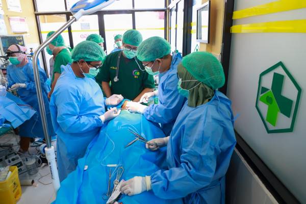 Yankes Bergerak Beri Layanan Kesehatan Gratis 563 Pasien Pulau Raas Sumenep