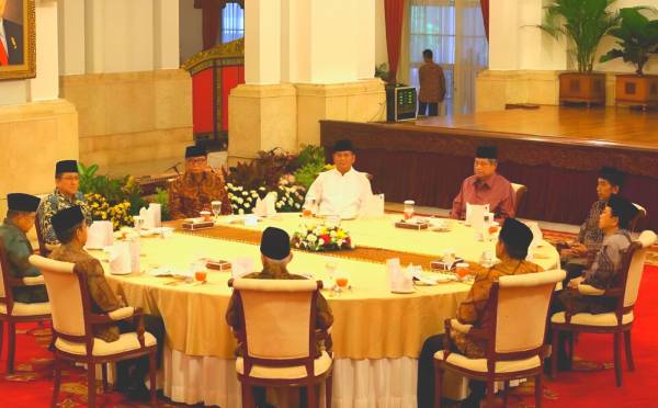 Prabowo-Jokowi Buka Puasa Bersama di Istana, Jalin Silaturahmi Hangat