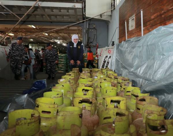 KRI dr Soeharso ke Masalembu,  Bawa Bantuan Pangan dan Ratusan Tabung Elpiji