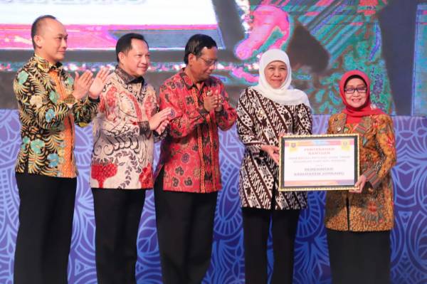 Kinerja Disdukcapil Jatim Raih Level Terbaik Nasional