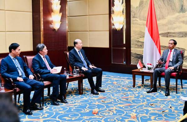 Jokowi Tegaskan Komitmen Indonesia Bangun Industri Kimia dan Energi