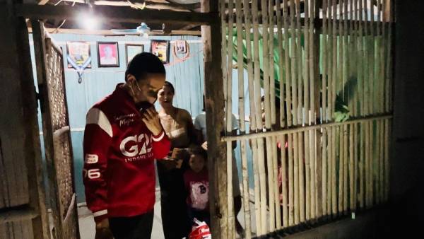 Jokowi Kunjungi Warga Gang Kaget di Ende