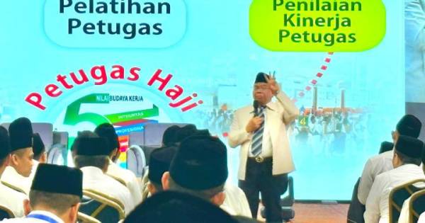 Petugas Haji Diminta Fokus Melayani dan Tidak Sibuk Beribadah Pribadi