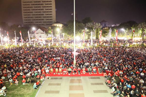 Nonton Bareng di Gedung Grahadi, Begini Semangatnya Warga Jatim Dukung Timnas