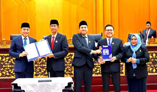 DPRD Surabaya Bahas RPJMD dan Raperda Pengelolaan Pemakaman