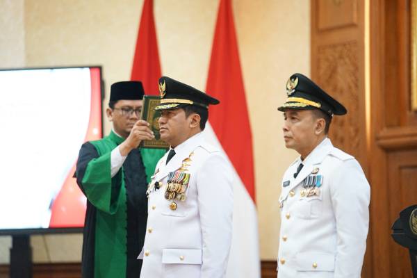 Lantik Pj Bupati Pasuruan dan Pj Walikota Probolinggo, Begini Pesan Pj Gubernur Jatim