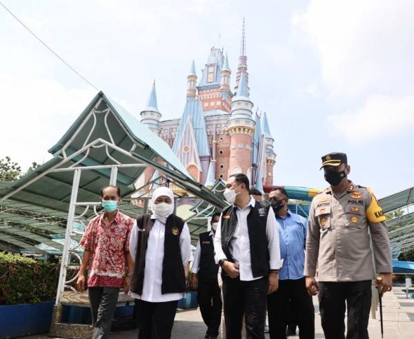 Khofifah Minta Korban Insiden Runtuhnya Perosotan Waterpark Kenjeran Ditangani Tuntas