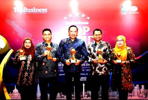 BUMD Sampang Cemerlang, Bupati Sampang Raih Penghargaan TOP Pembina BUMD 2025