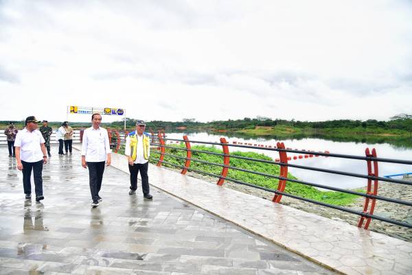 Jokowi Resmikan Bendungan Sepaku Semoi