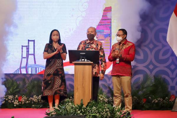 Percepat Penurunan Kemiskinan Pemprov Jatim Launching Program Peti Koin Bermantra