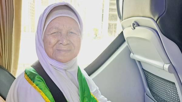 Nenek Cik Lekat Umar Ungkapkan Haji Ramah Lansia Benar - Benar Ia Rasakan