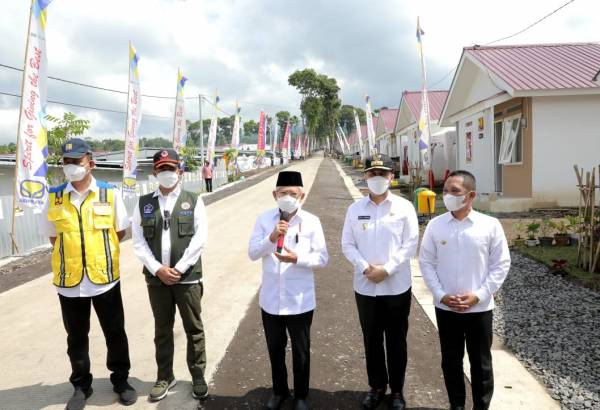 Wapres RI Ma'ruf Amin Tinjau Hunian Tetap Penyintas Erupsi Gunung Semeru