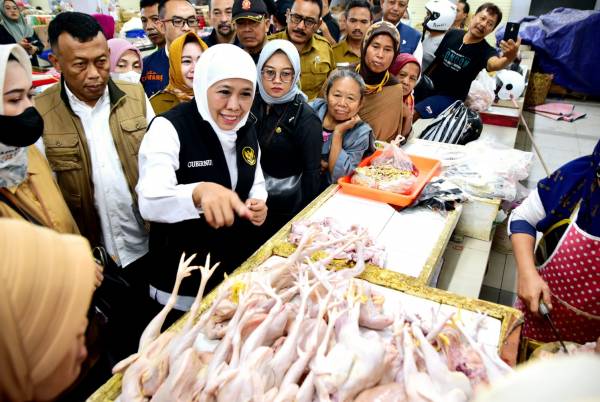 Khofifah Blusukan ke Pasar Legi Ponorogo