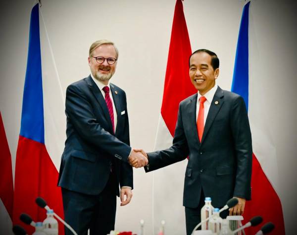 Bilateral Dengan PM Ceko, Jokowi Dorong Kerja Sama Ekonomi, Pertahanan, dan Indo-Pasifik