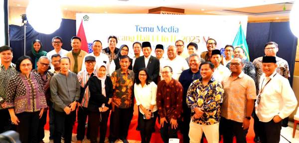 Menag Ajak Media Jadi Penjaga Ketenteraman Informasi Haji 2025